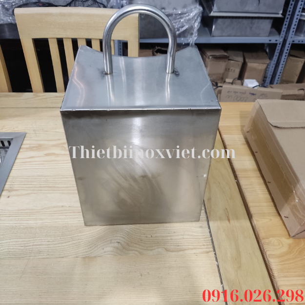 Mặt sau của hộp xách xô than nhà hàng